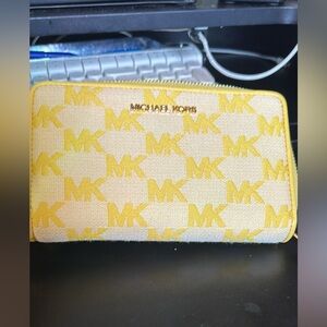 Lemon Yellow Michael Kors Crossboddy & Wallet